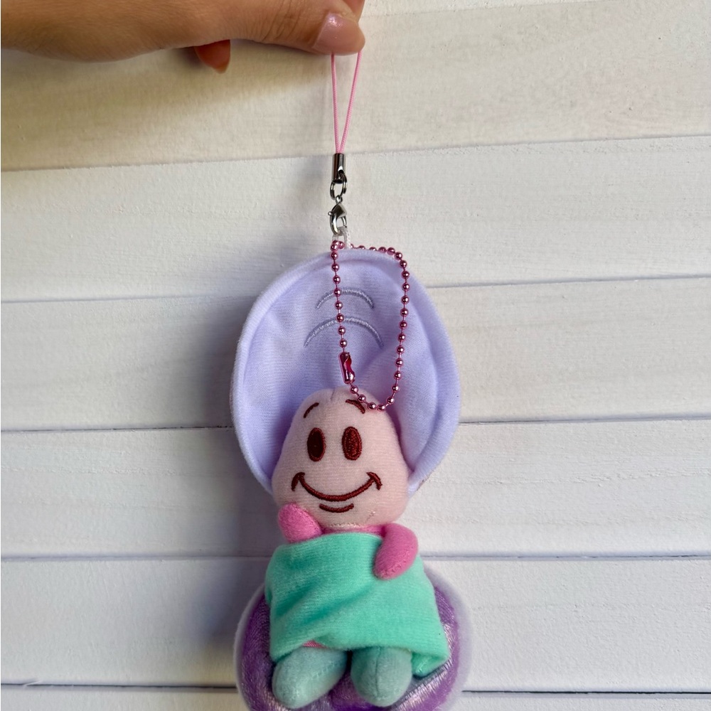 Alice in Wonderland Curious Baby Oyster Keychain/Bag charm Tokyo Disney